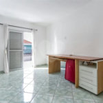 Sobrado no Jabaquara com 280m², 3 dormitórios, quintal amplo, varanda e 3 vagas de garagem.