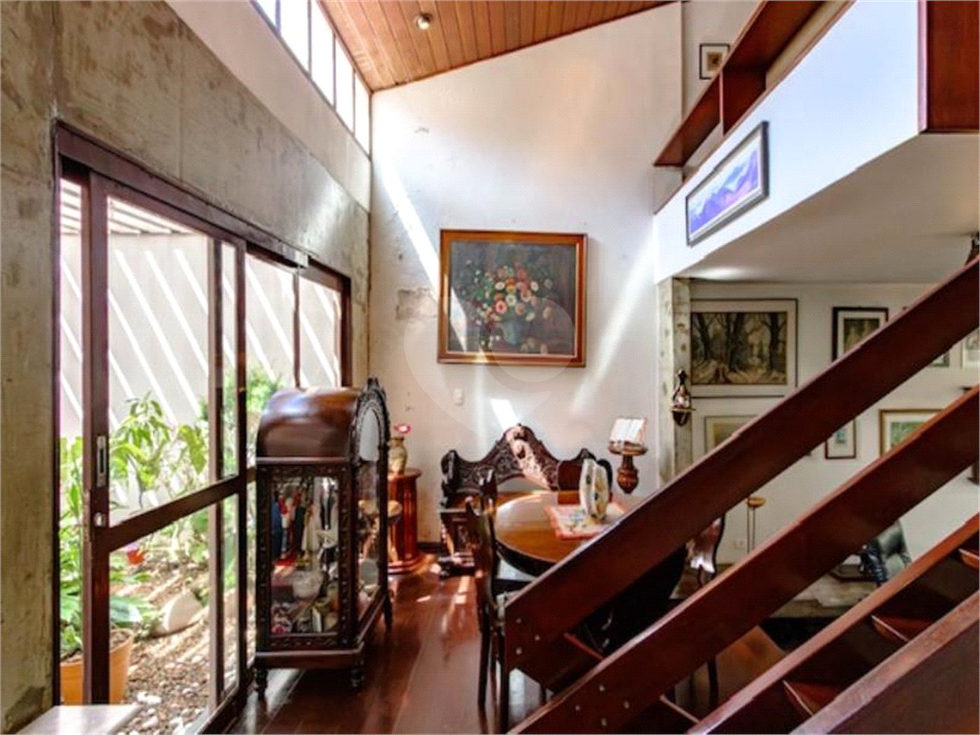 Casa para locação no Jardim da Saúde – São Paulo Imóvel amplo e elegante, com 360 m² de área construída em terreno de 400 m²