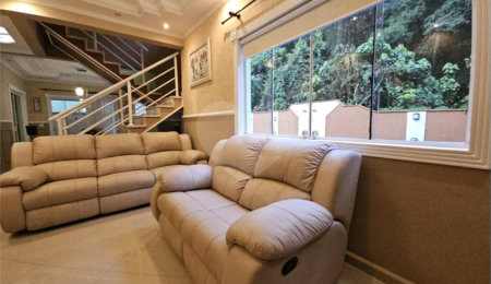 Casa para alugar com 5 quartos, sendo 3 suítes,  no condomínio Quintas de São Fernando, Cotia - SP
