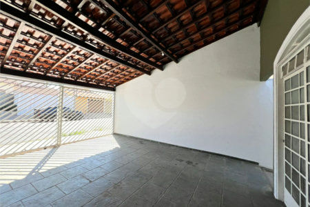 Casa à Venda no Santa Felicia, São Carlos | 2 Dormitórios | Pronta para Morar com Total Conforto