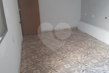 Casa térrea com 2 dormitórios.