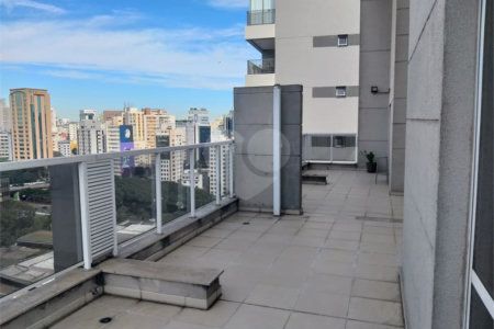 Conjunto comercial duplex à venda na Aclimação. Andar inteiro, puro charme!