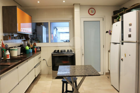 Casa Nova na Saúde c/380m2 de construção - 6 Quartos/4 suítes/4 Vagas na garagem