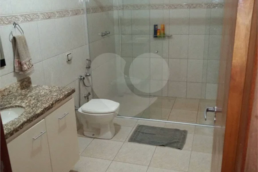 Chácara à venda. Ampla área de lazer. Aceita permuta com apartamento na praia
