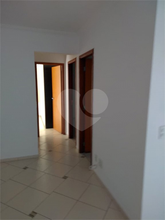 Indaiatuba - Venda - Apartamento no Condomínio Portal das Flores com 64 m², 3 dorms, sendo 2 com armários planejados, , WC social, cozinha planejada e totalmente integrada com a lavanderia, varanda, , 02 vagas de garagem. Excelente localização, a poucos metros do Shopping Polo, mercados, padaria,