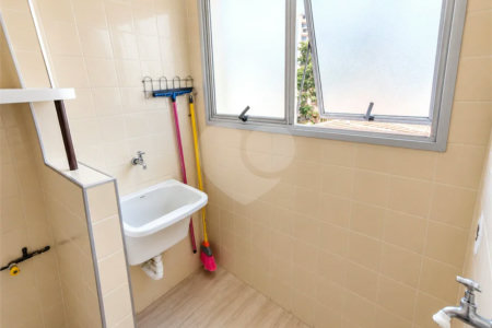 Apartamento de 44 m² com 2 dormitórios, varanda integrada e 1 vaga na Vila Guarani