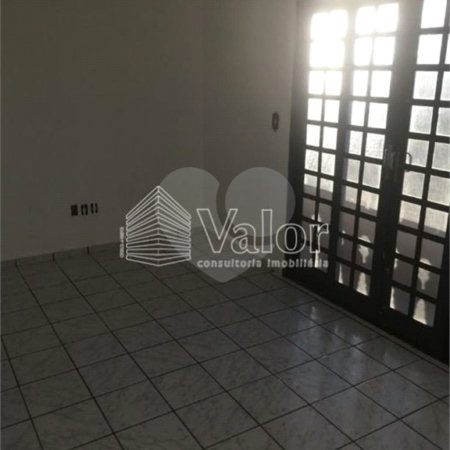 Casa Sobrado com piso cerâmico, com 3 dormitórios no Jardim Ricetti