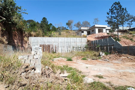 Terreno em Atibaia com 681 metros, pronto para construir, excelente localização, aceita financiamento