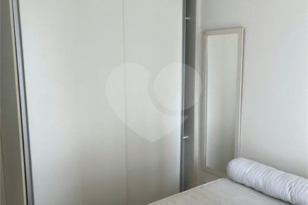 á venda Excelente Apto Mobiliado na Barra Funda - 1 Quarto e Sacada - Aceita Permuta