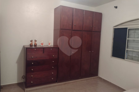 Chácara localizada no Condomínio Leila a venda.