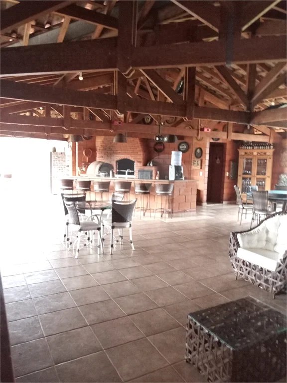 Chácara à venda. Ampla área de lazer. Aceita permuta com apartamento na praia