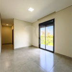 Indaiatuba - Condomínio Milano - Sobrado - 350 m² de terreno - 240 m² de área construída - 4 vagas de garagem, sendo 2 cobertas - Salas de estar e jantar integradas - 3 suítes com closet e varanda no pavimento superior - Escritório no térreo - Espaço gourmet com churrasqueira - Banheiro externo