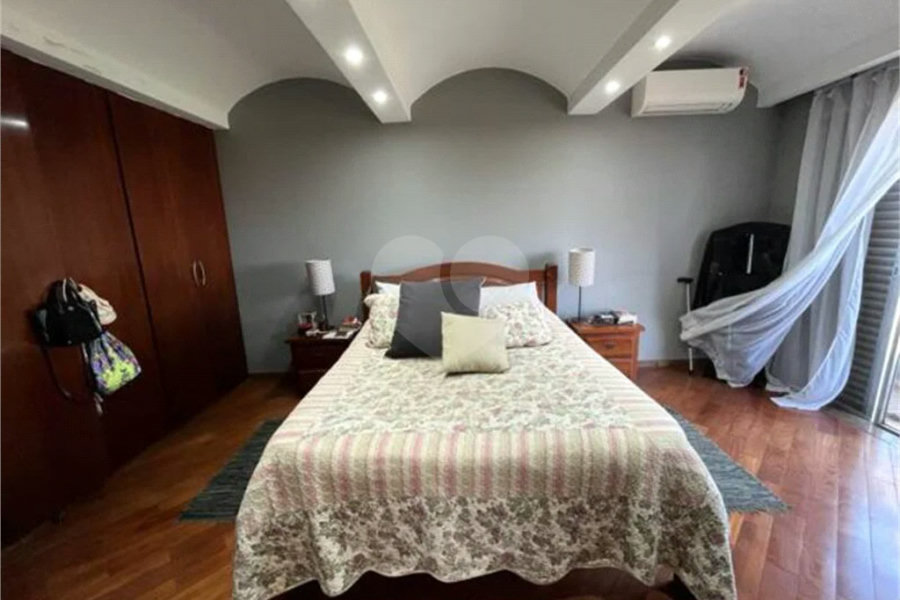 Sobrado à venda com 5 quartos, sendo 4 suítes,  em Parque Jabaquara, São Paulo, SP