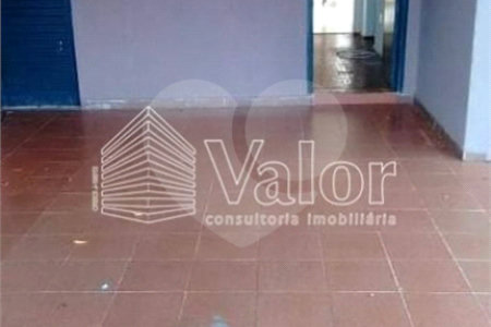 Casa em excelente localização na Vila Prado á venda.