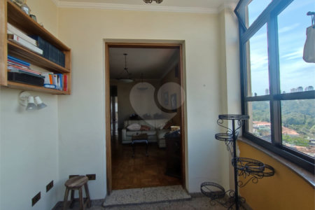 Apartamento para venda e locação na Aclimação de 108m² com 2 dormitórios e 2 banheiros, varanda