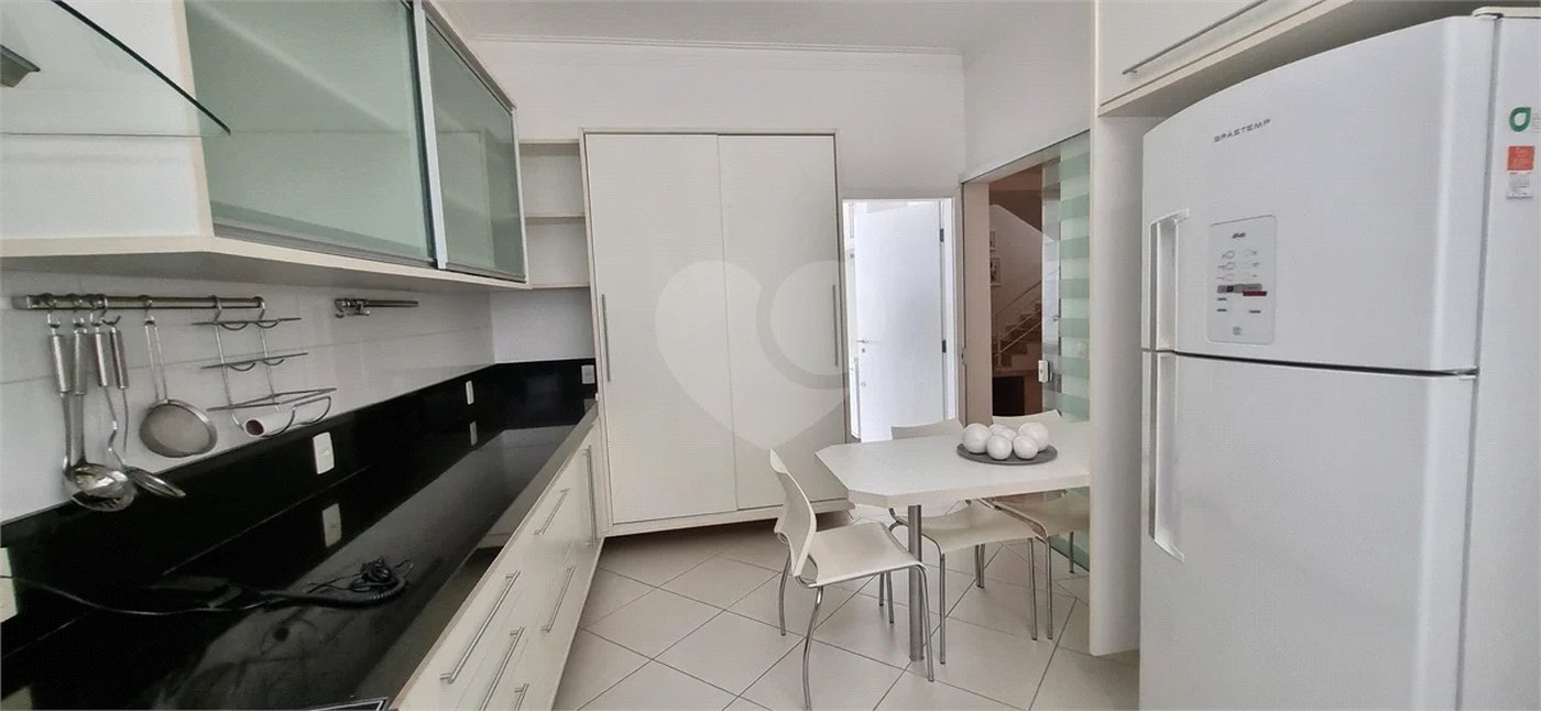Lindo sobrado com 4 suites e piscina à venda, 365m², por R$ 2.450.000,00 no condomínio Villa Suiça, em Indaiatuba/SP.