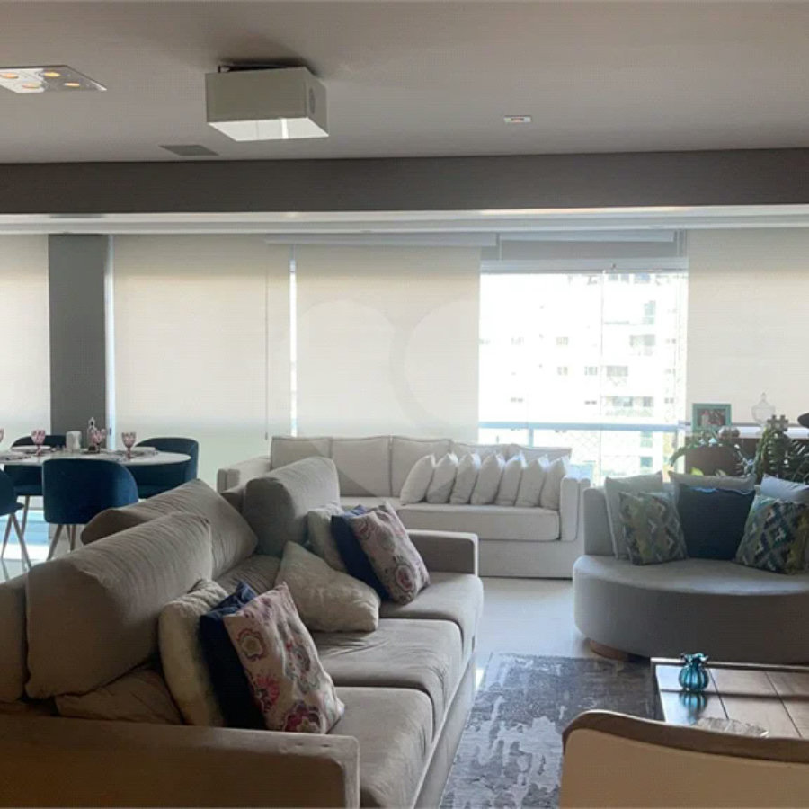Apartamento na Mooca com 204 m² com vista maravilhosa, sendo 3 suítes e 4vagas.