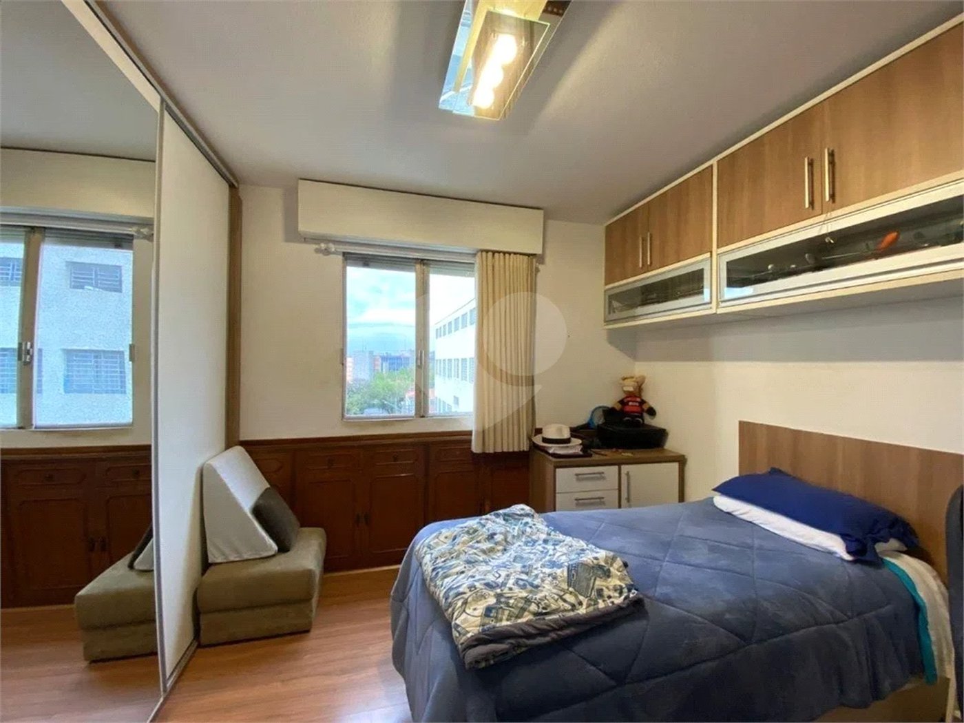 Apartamento de 03 Dormitórios com uma Vaga.