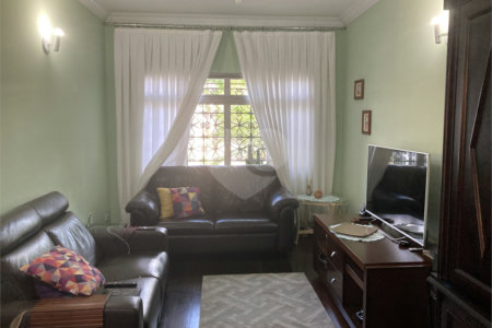 Casa com 4 dormitórios na Saúde.