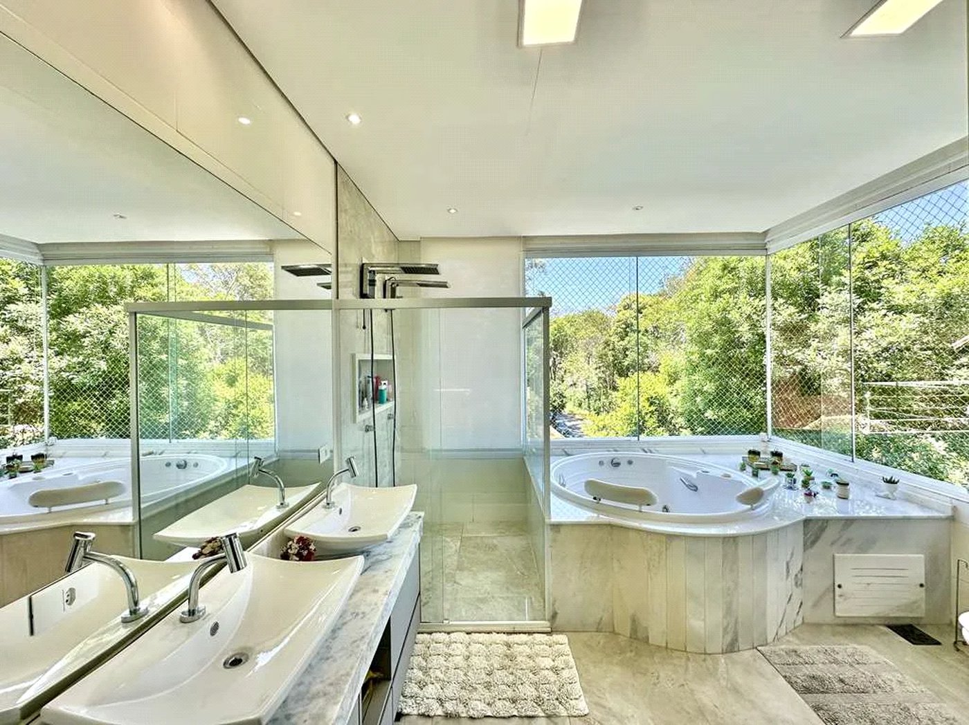 Magnífica Casa Contemporânea na Fazendinha - 4dorms | 3 Suites | Gourmet, piscina, lareira, hóspedes, escritório! Muito Verde e Tranquilidade em um dos melhores condominios da Região .