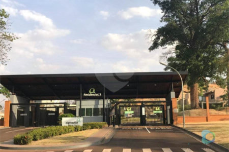Casa térrea no Condomínio Alphaville Ribeirão III