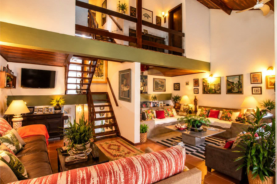 CASA DE ALTO PADRÃO A VENDA NA PRAIA DO GUAECÁ