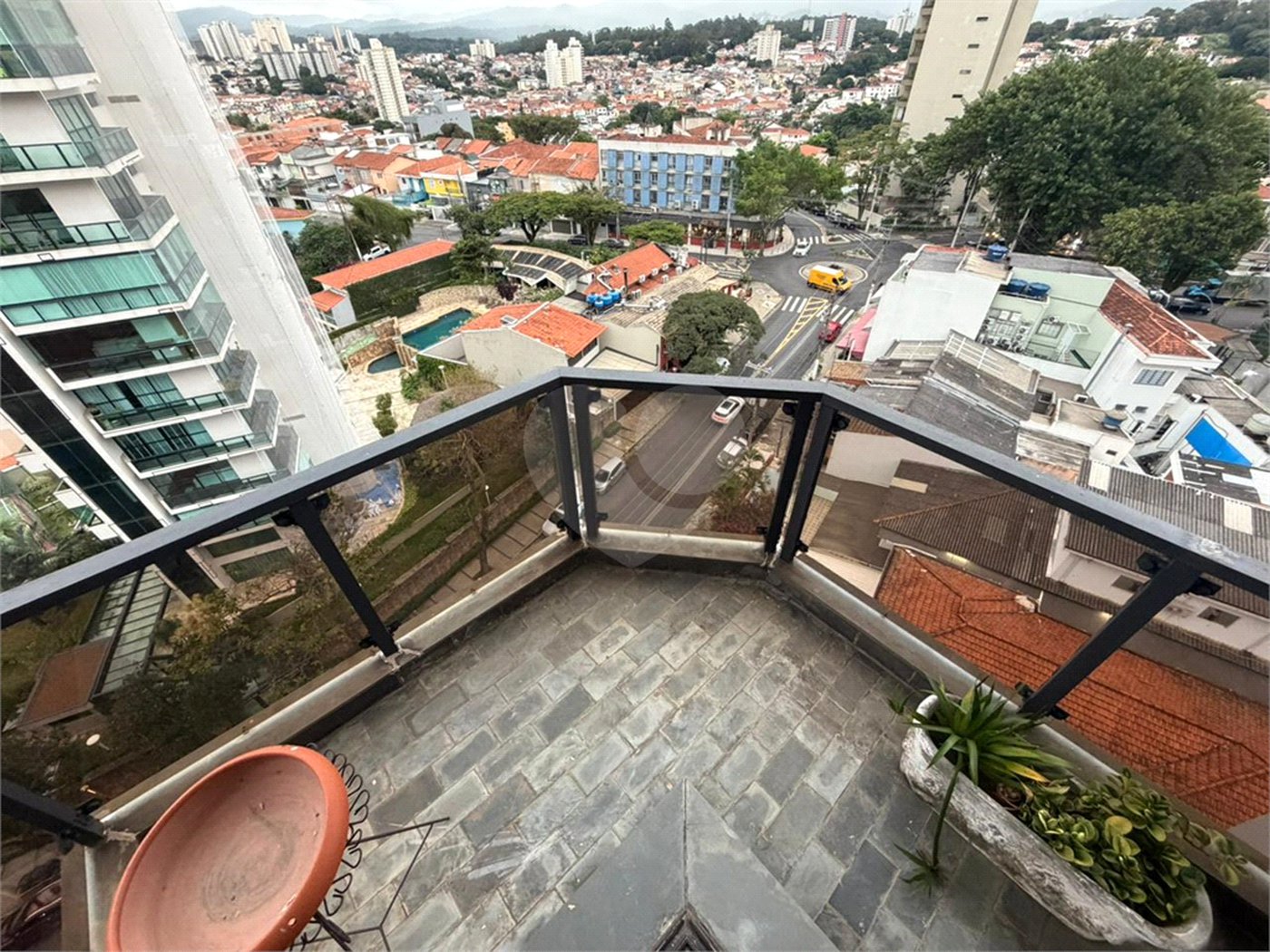 Apartamento com 3 suítes no Jardim França