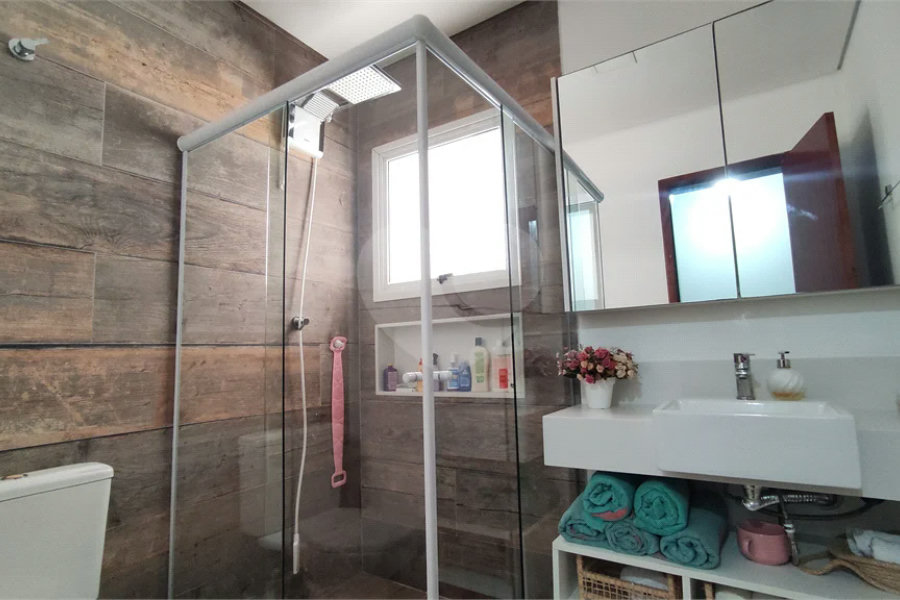 Casa à venda com 2 quartos, sendo 1 suíte, em São Lourenço, Bertioga, SP