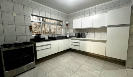 Sobrado à venda com 4 quartos, sendo 1 suíte, em Vila Curuçá, Santo André, SP