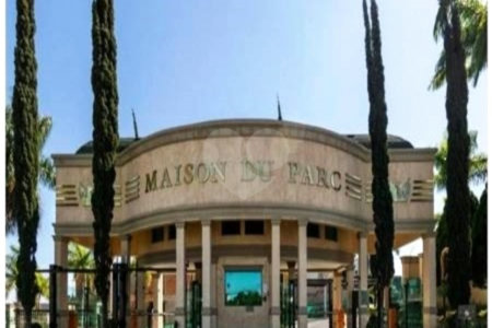 Maison Du parc- condominio de altissimo padrão - lote plano com 495,00 ms- R$ 1.920.000,00 - condominio - R$ 1.100,00 - iptu - R$ 800,00 - Área de lazer: Quadra de Tênis - Quadra Poliesportiva - campo de Futebol - Quadra de Squash - Academia - Playground - Sistema de Segurança 24hs com cerca elétri