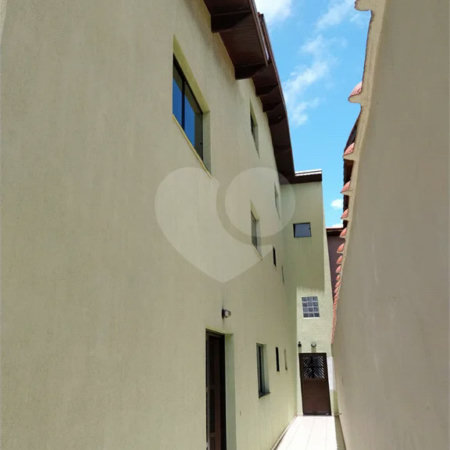 Casa com 324m², 4 dormitórios, sendo 1 suíte, 4 vagas, à venda no Jardim Las Vegas em Santo André.