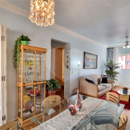 Apartamento à Venda na Bela Vista com 60m², Excelente Localização e Potencial de Reforma