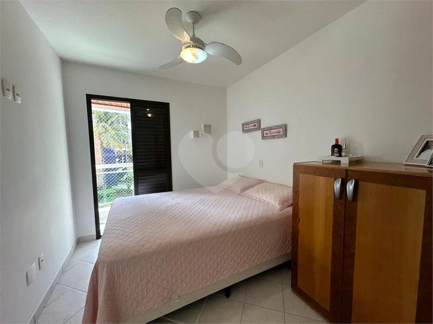Apartamento à venda com 3 quartos, sendo 1 suíte, em Riviera de São Lourenço, Bertioga, SP