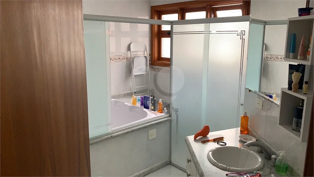Sobrado 4 suítes, piscina e 6 vagas de garagem na Vila Lúcia