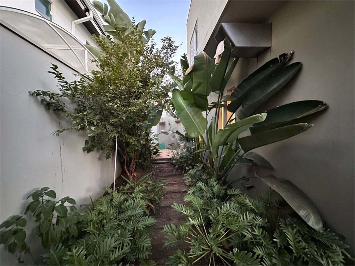 Casa a venda no condomínio Damha II