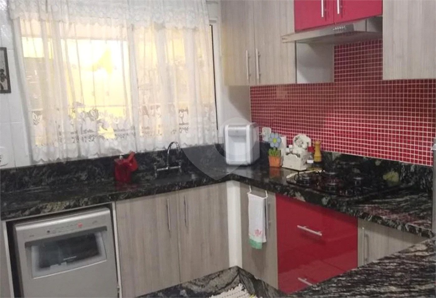 Sobrado à venda com 3 quartos, sendo 1 suíte, em Artur Alvim, São Paulo, SP