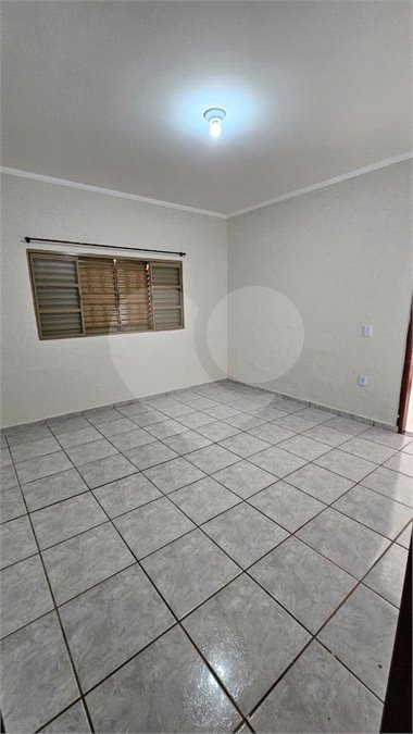 Excelente Casa Residencial no São Carlos 5 com 3 Quartos (1 Suíte) e Garagem Coberta para 2 Carros