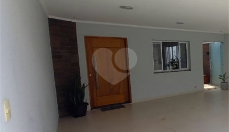 Sobrado à venda com 4 quartos, sendo 1 suíte, em Jardim Cardinalli, São Carlos, SP