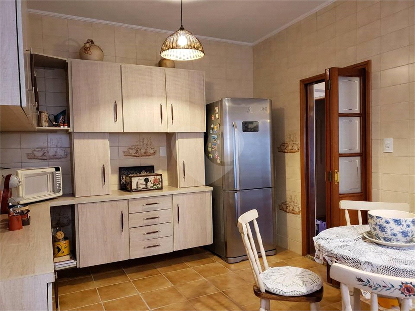 CASA COM 250m² 5 QUARTOS SENDO 3 SUITES COM 3 VAGAS