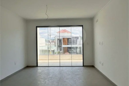 Casa duplex com 4 quartos, piscina e área gourmet, em condomínio com lazer completo e localização estratégica ao lado do Park Shopping.