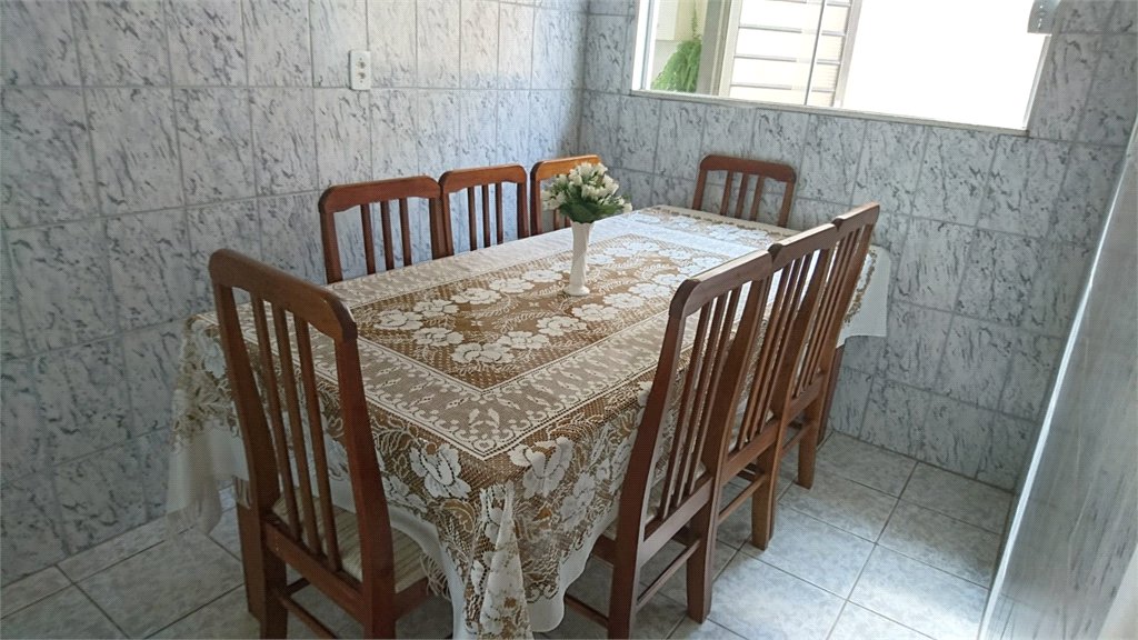 Casa térrea em Araraquara/SP, na Vila Xavier.