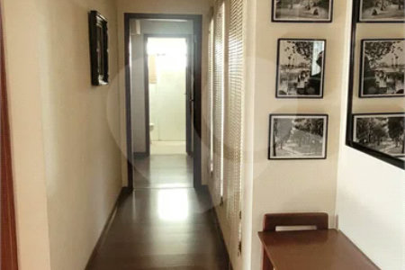 Casa Exclusiva com Pé-Direito Alto e Área Gourmet no Jardim Paraíso