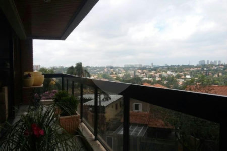 Espaçoso e arrojado no melhor do Morumbi - VISTA MARAVILHOSA!