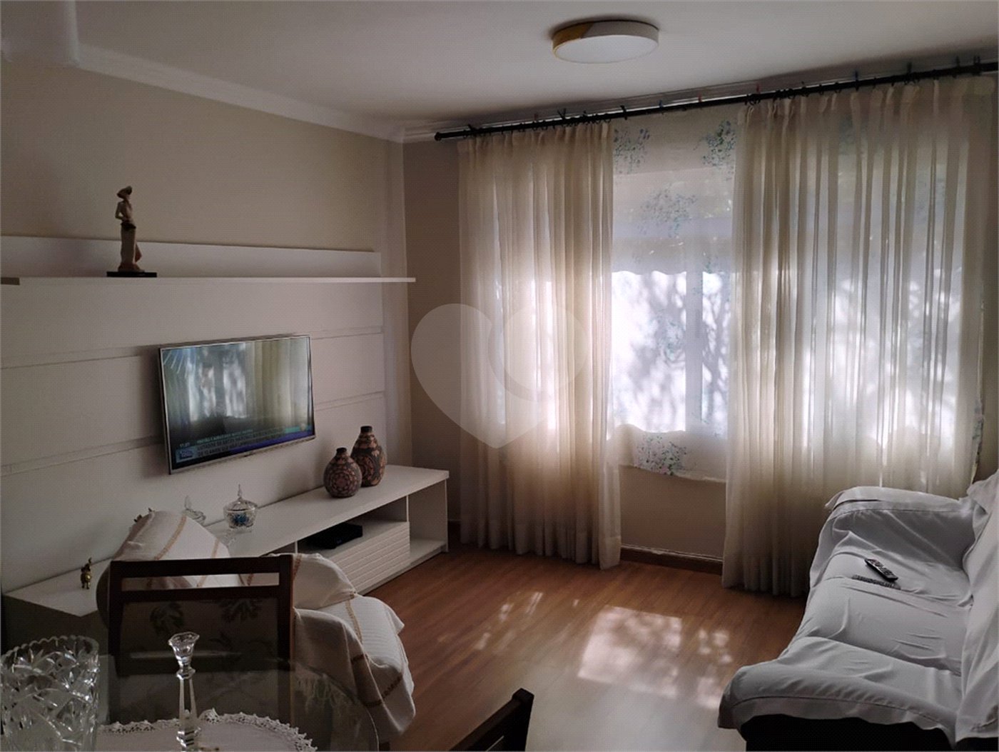 Vende-se apartamento no Jardim Aeroporto com 03 dormitórios