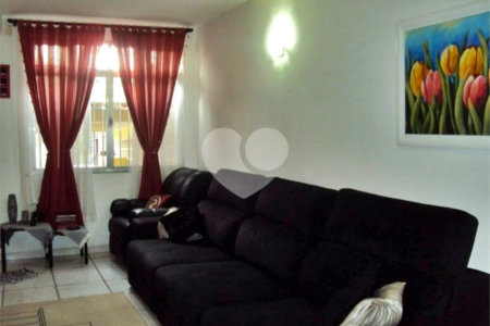 Sobrado a venda com 160 m², 4 quartos e 2 vagas