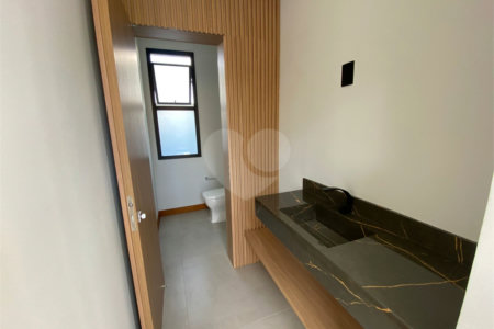 Casa à Venda no Condomínio Damha II