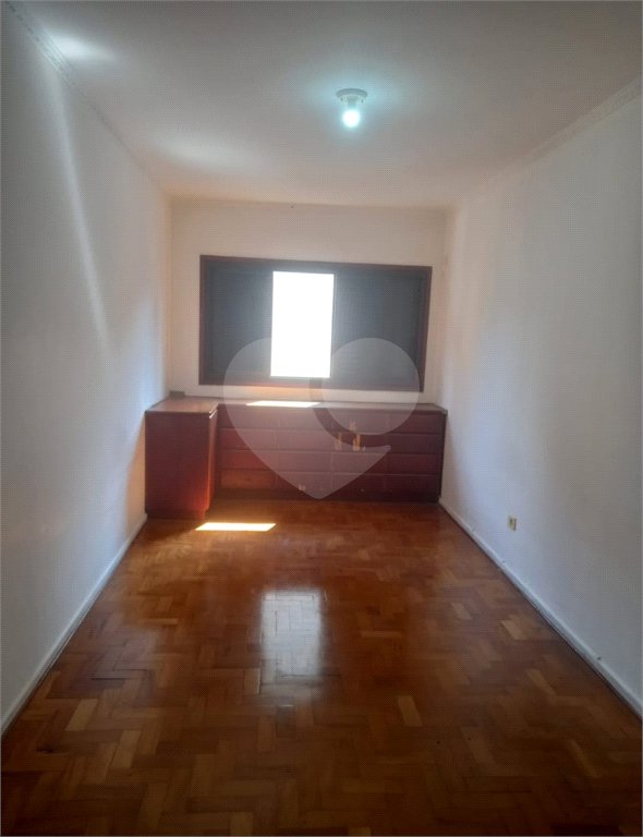 Apartamento no Paraiso, com 2 dormitórios, 02 banheiros, sala estar e jantar,
