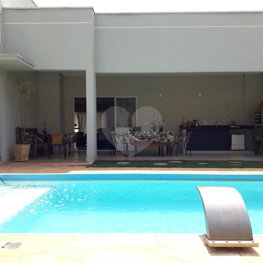 Casa térrea no Condomínio Reserva dos Vinhedos - Louveira / SP.