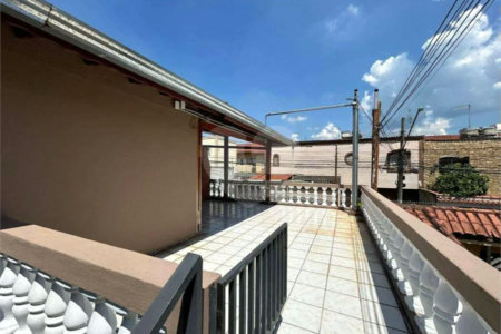 Casa à venda na Vila Galvão, com 210 m²