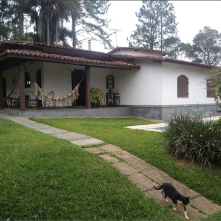 Excelente oportunidade de venda em condomínio fechado.